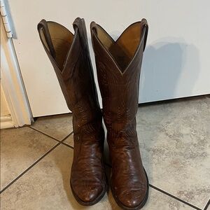 Tony Lama Classic Brown Leather Cowboy Boots
Size 7 1/2.